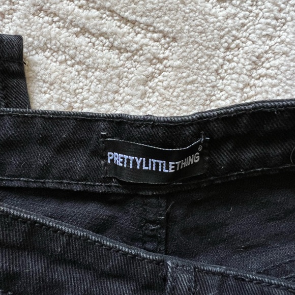 Pretty Little Thing Mom Jeans - Picture 3 of 4